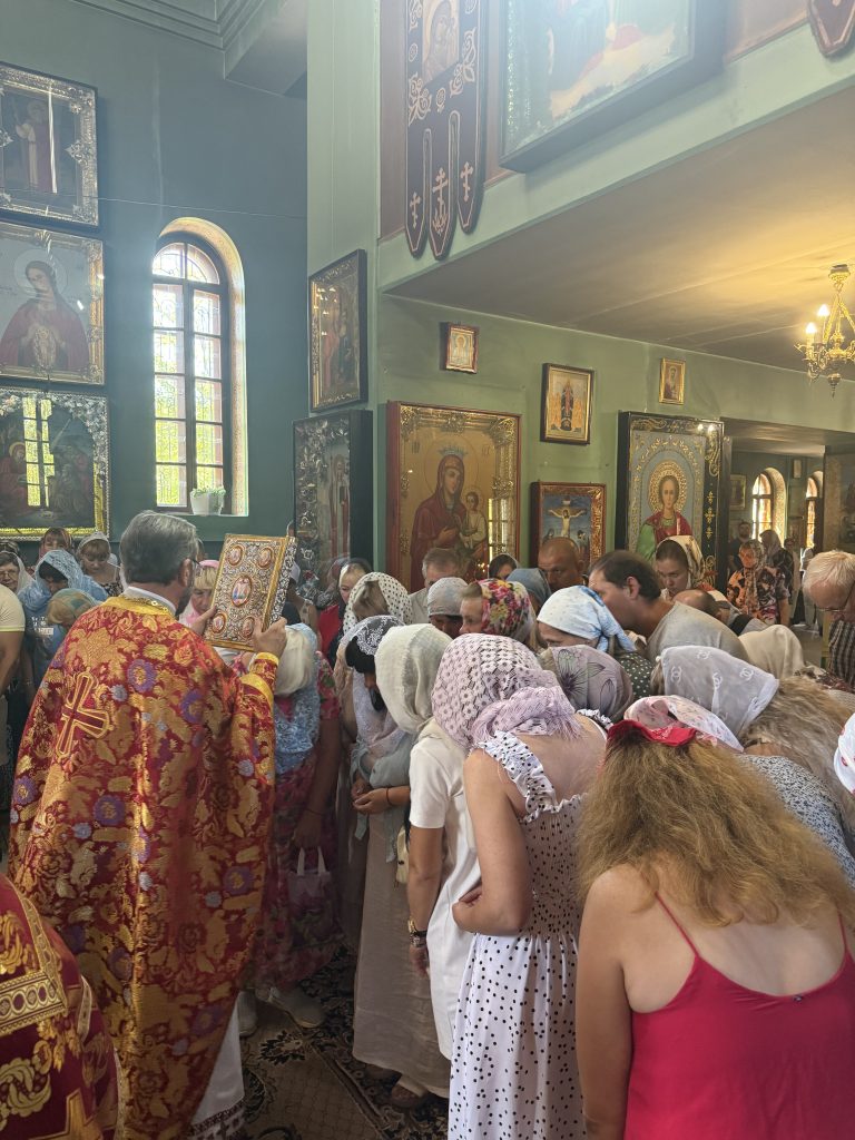 Винесення Чесно Хреста Господнього.