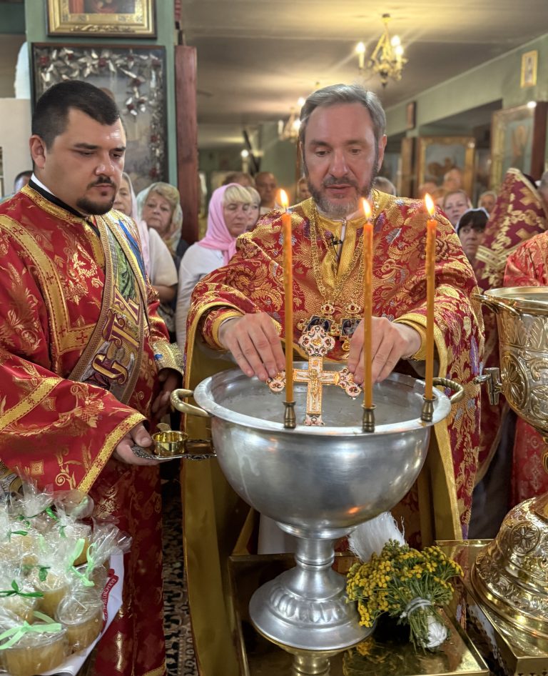 Винесення Чесно Хреста Господнього.