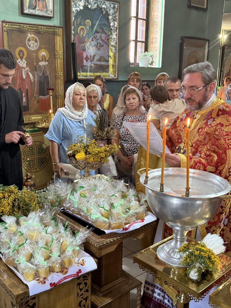 Винесення Чесно Хреста Господнього.