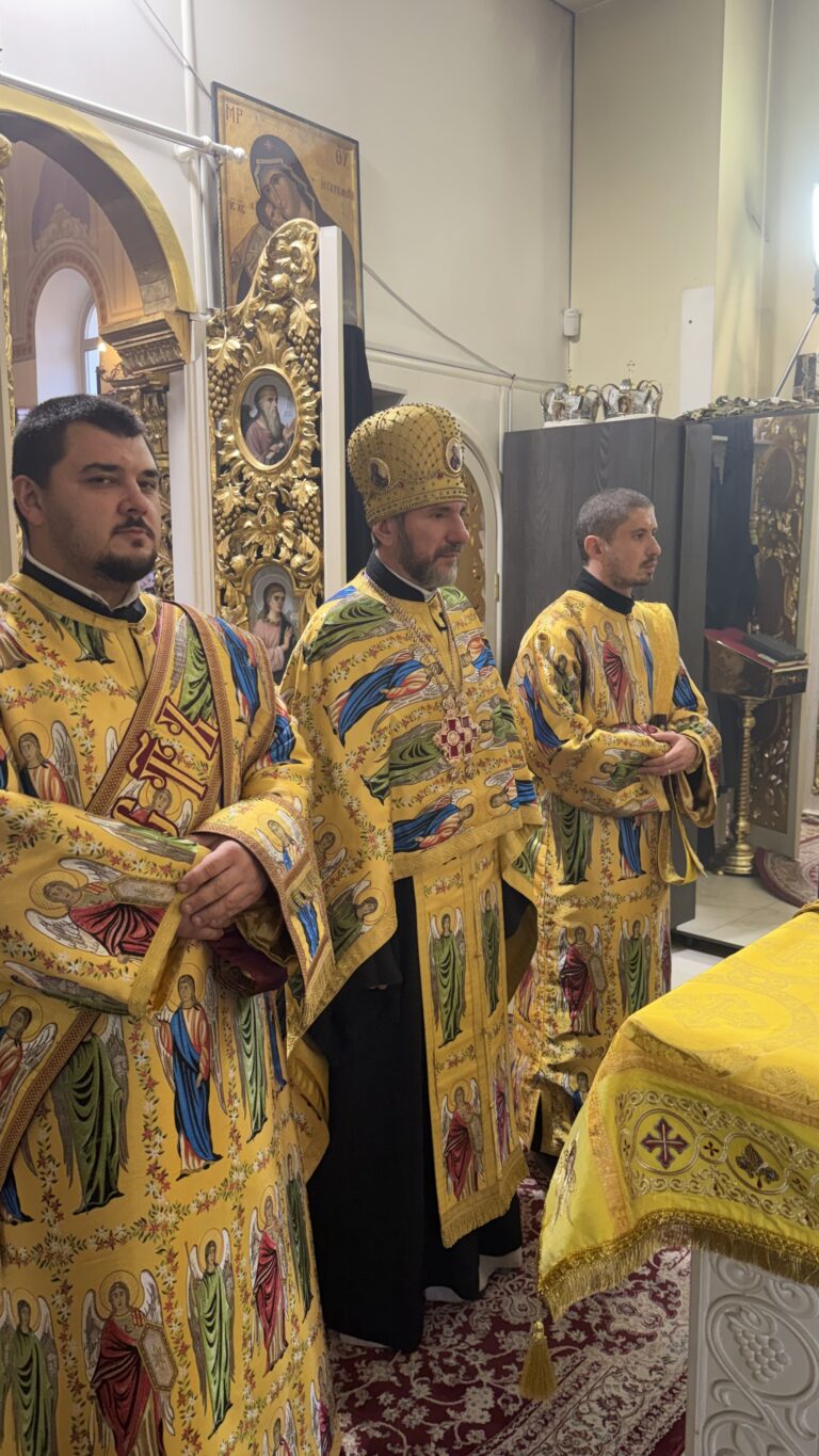 Велика вечірня на передодні ювілею храму Серафима Саровського.